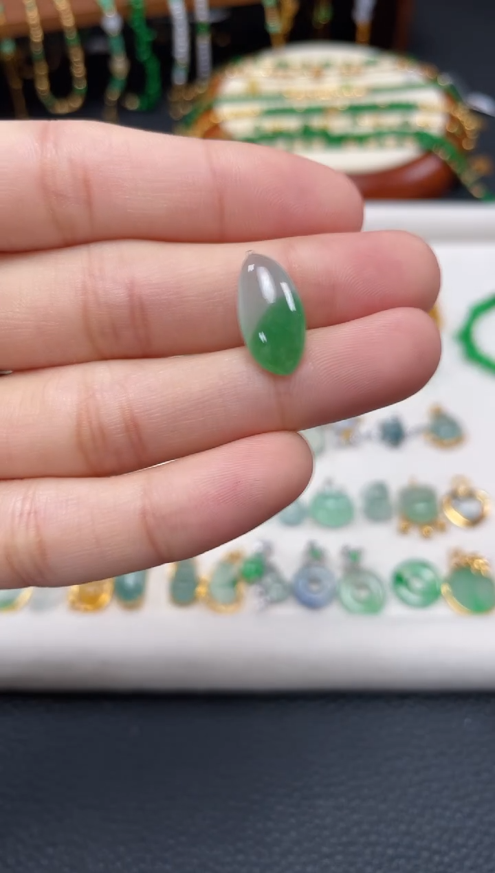 【闪购商品】翡翠吊坠(不含链)未镶嵌一个  JK358