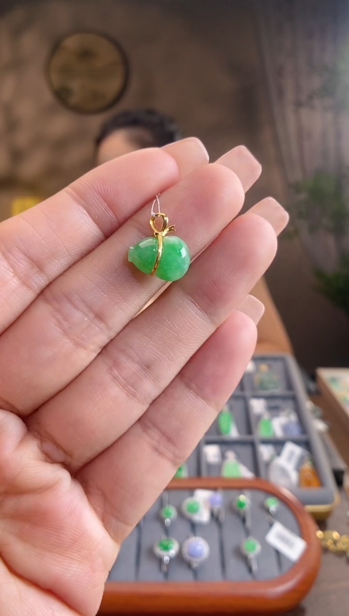 翡翠18K金镶嵌吊坠(不含链)葫芦