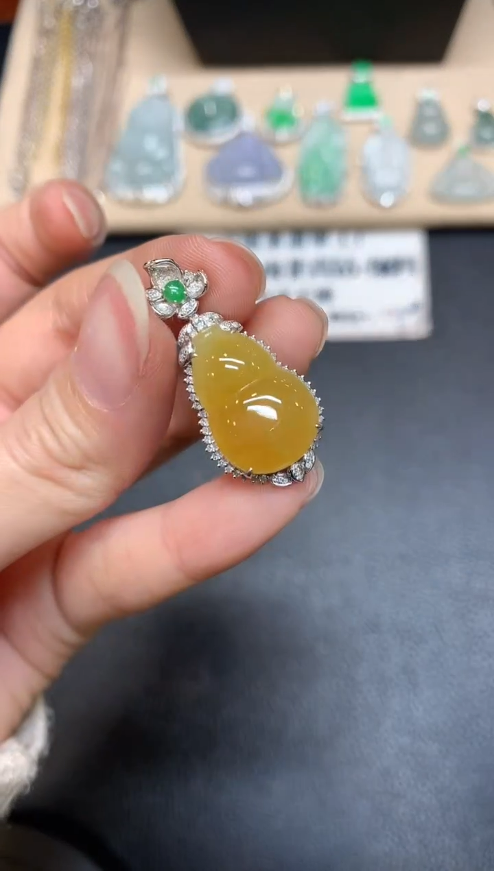 【闪购商品】翡翠颈饰18K金镶嵌葫芦【无服务费