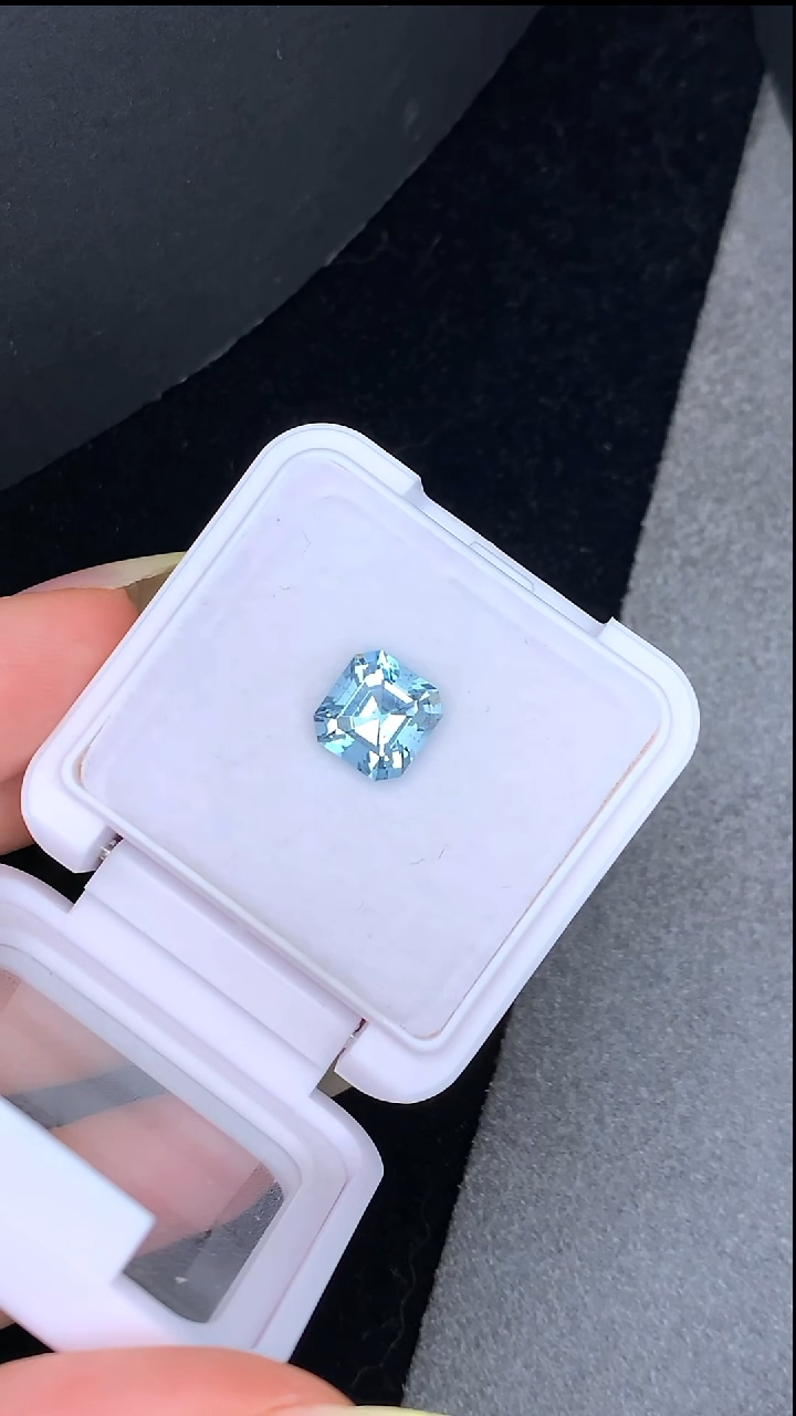 【闪购商品】海蓝宝石裸石未镶嵌2.3克拉