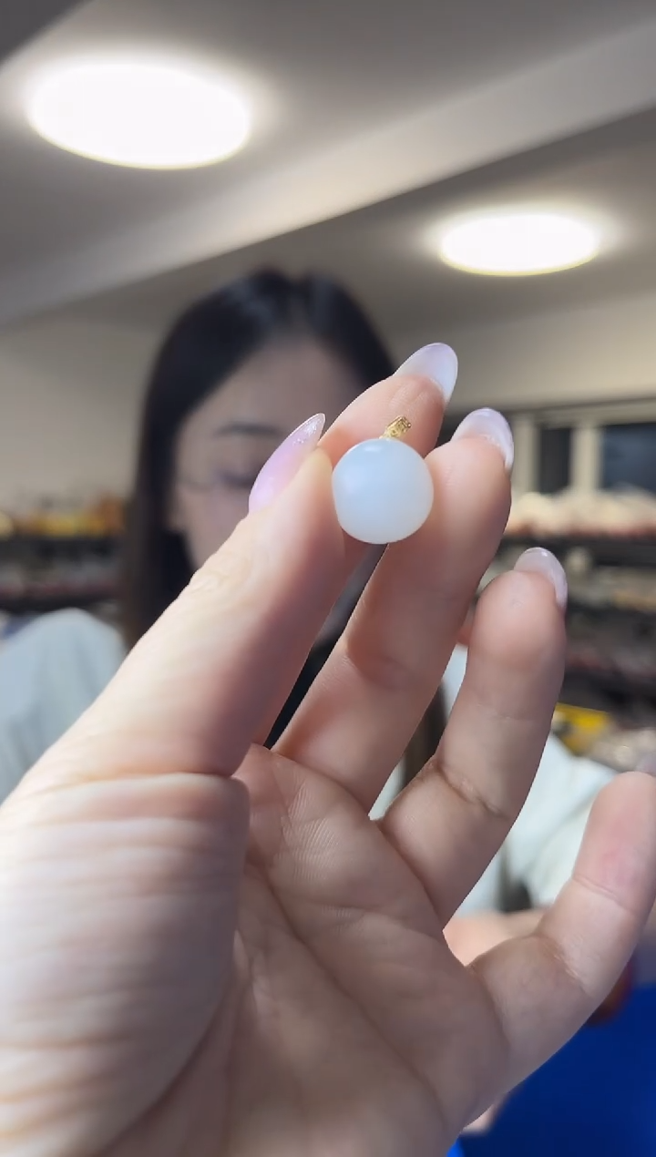 颈饰18K金镶嵌和田玉微瑕（多样性发一件）