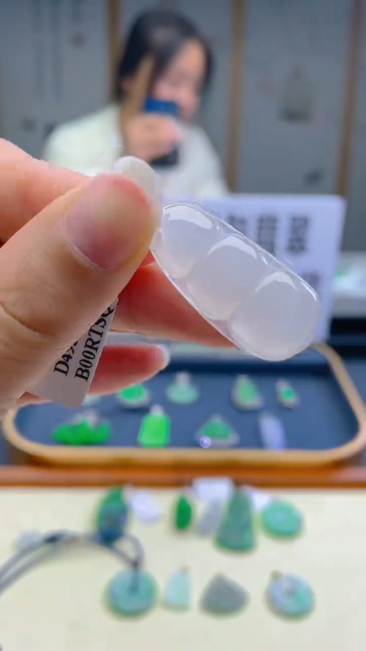 【闪购商品】翡翠颈饰未镶嵌天然A货翡翠