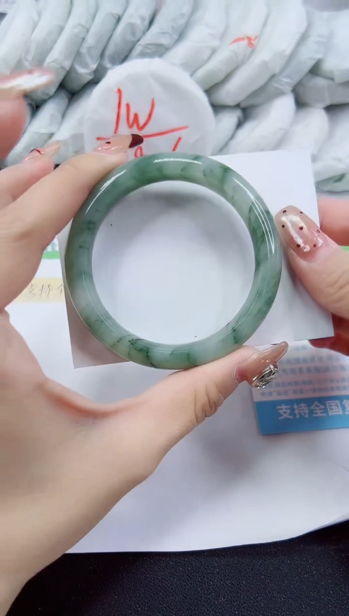 【闪购商品】石英质玉手镯未镶嵌75