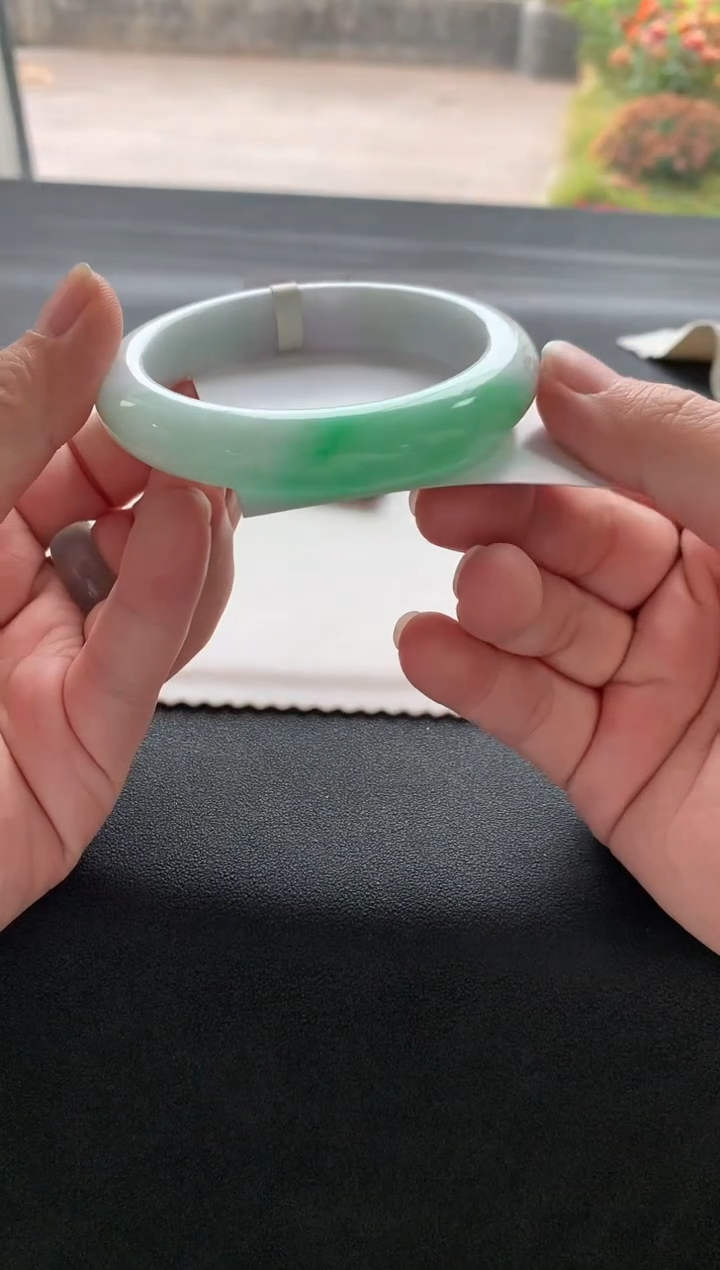 【闪购商品】翡翠手镯未镶嵌57.3正圈买断A6381