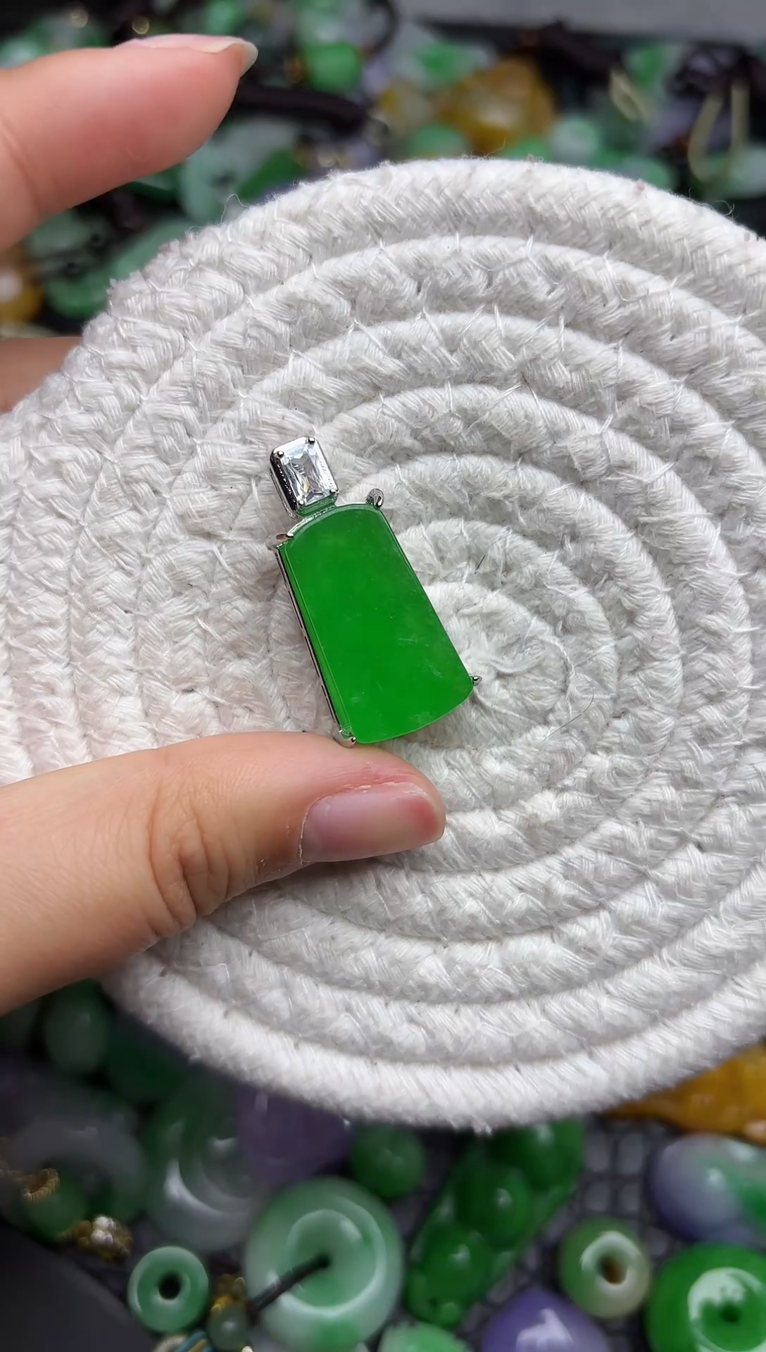 颈饰未镶嵌翡翠缅甸翡翠吊坠