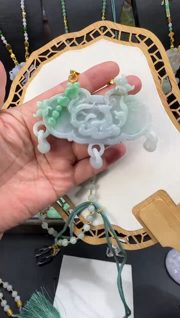 【闪购商品】翡翠颈饰未镶嵌拍照