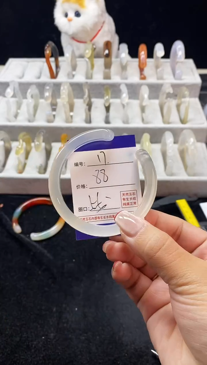 玛瑙/玉髓手镯未镶嵌17
