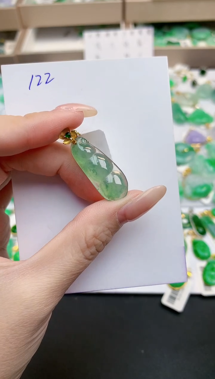 颈饰18K金镶嵌翡翠天然缅甸A货翡翠