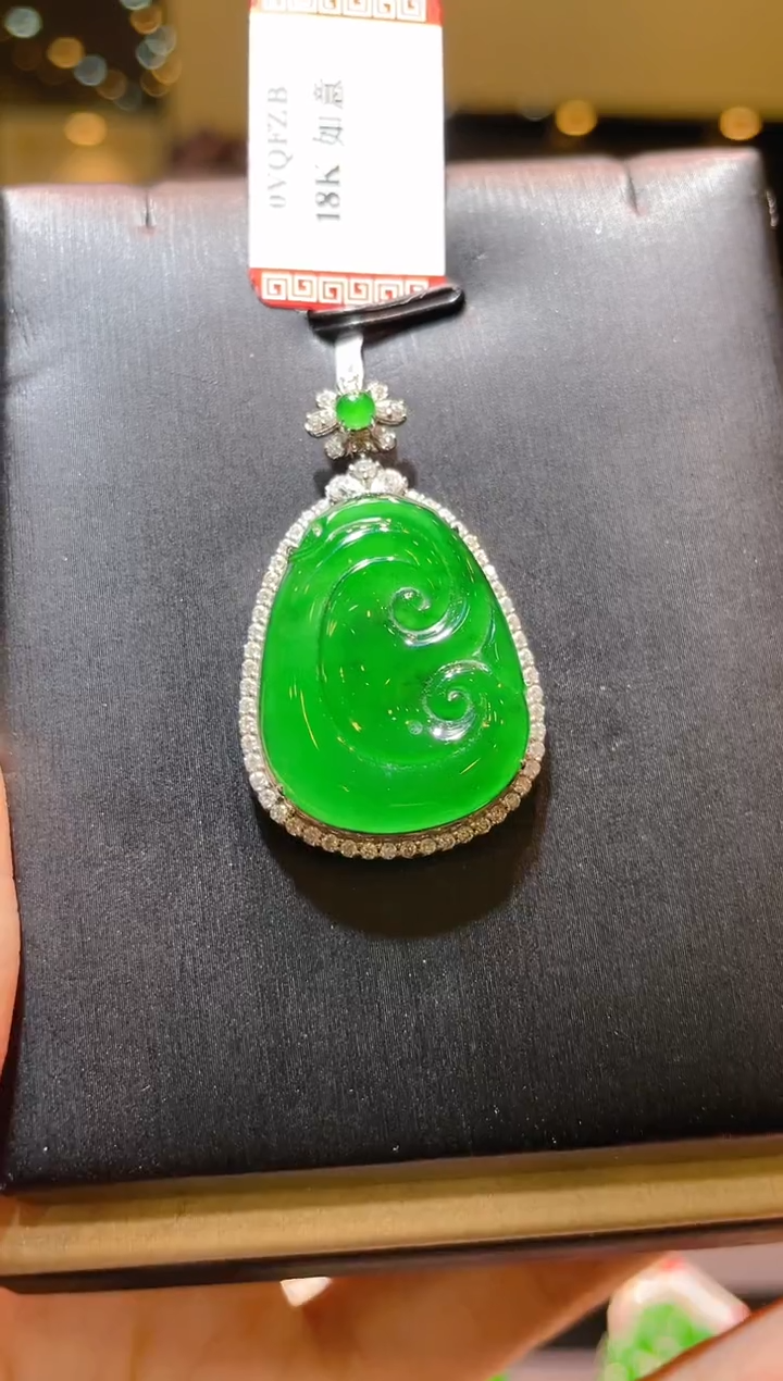 【闪购商品】翡翠吊坠(赠链)18K金镶嵌A82