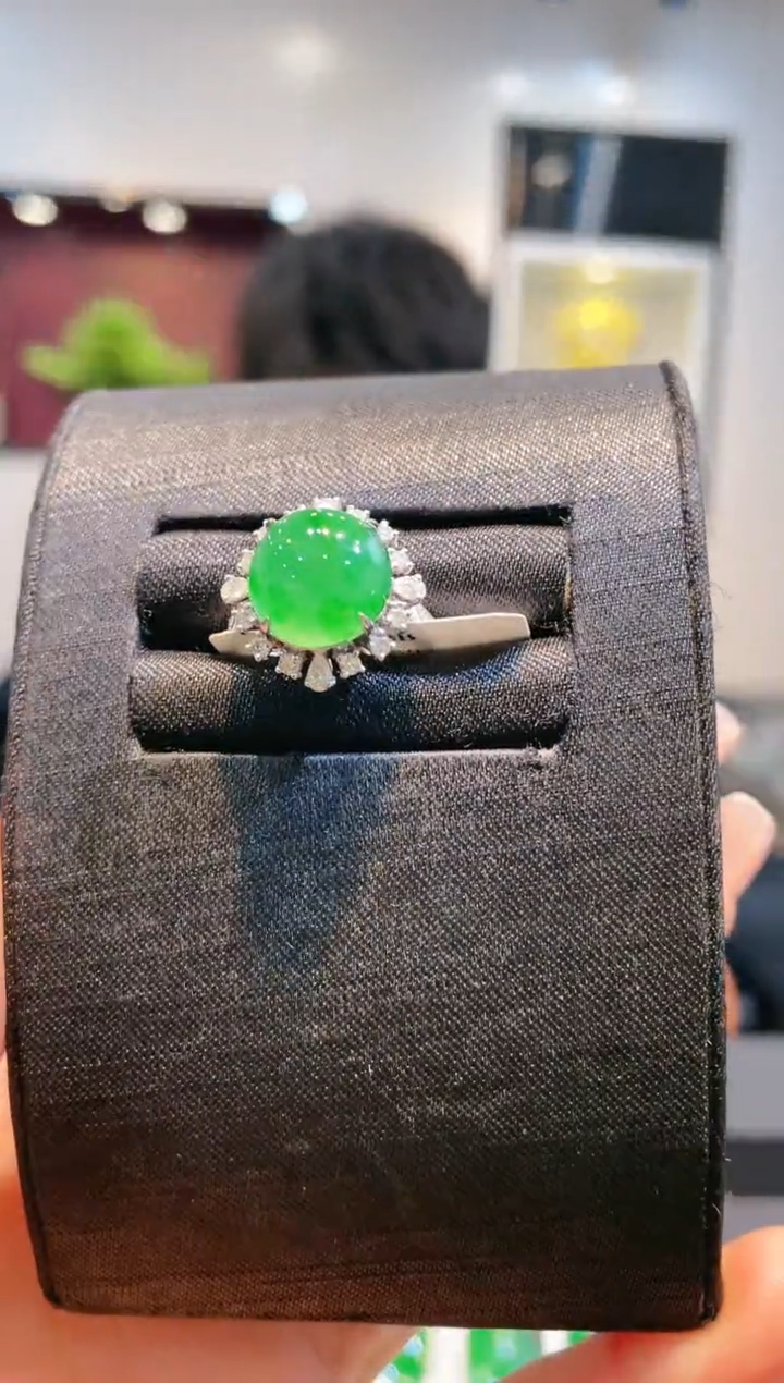 【闪购商品】翡翠颈饰18K金镶嵌A19天然A货翡翠戒指