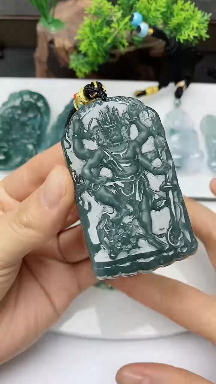 【闪购商品】翡翠颈饰未镶嵌         