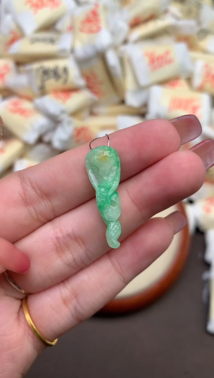 翡翠挂件未镶嵌 —