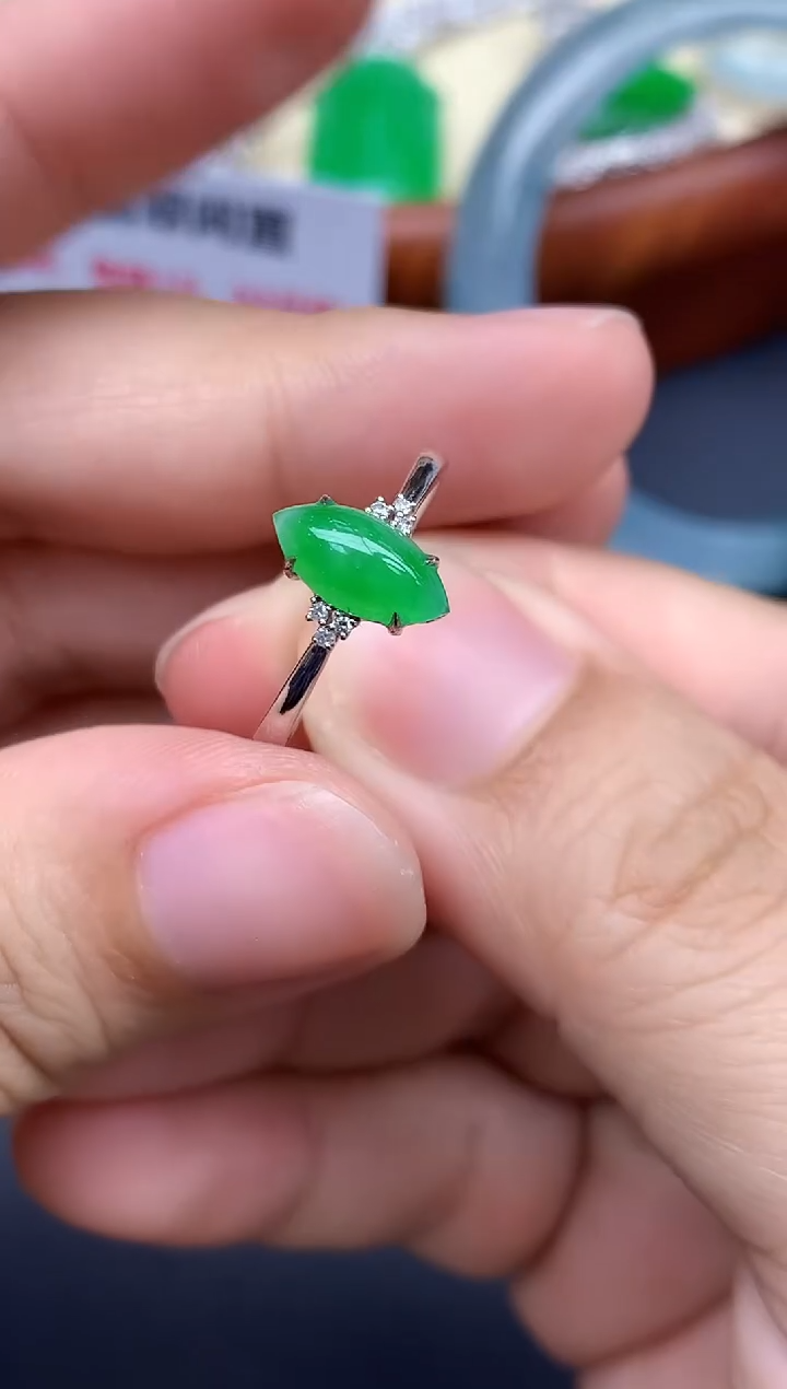 18K金镶嵌戒指翡翠402-中国好珍宝