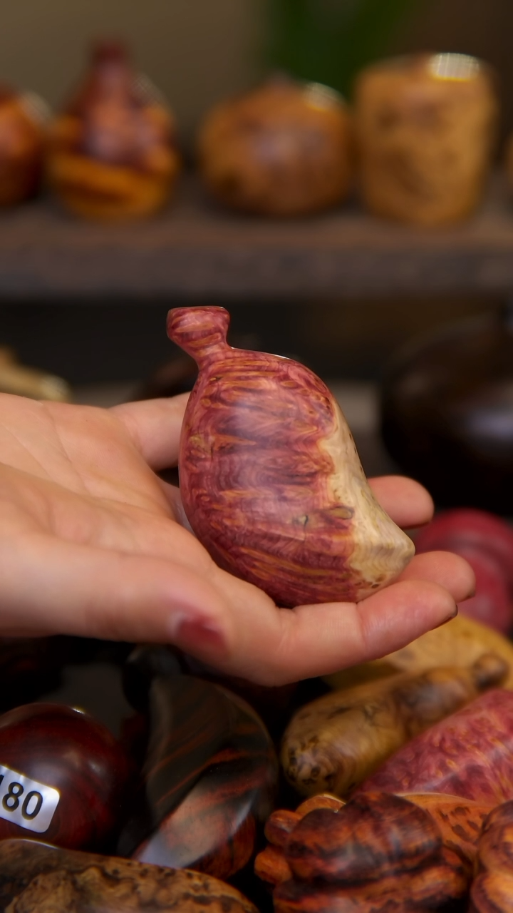 【闪购商品】木血柏紫罗兰芒果手把件