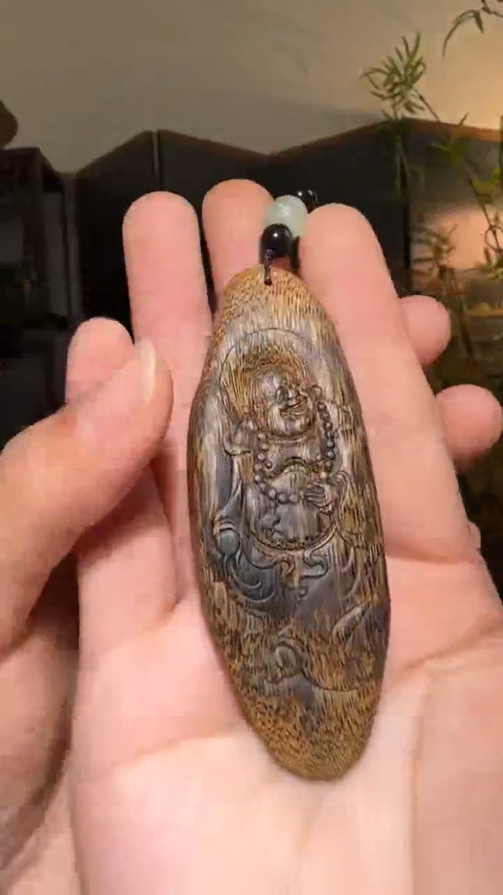 【闪购商品】沉香吊坠海南老白奇雕刻牌16g