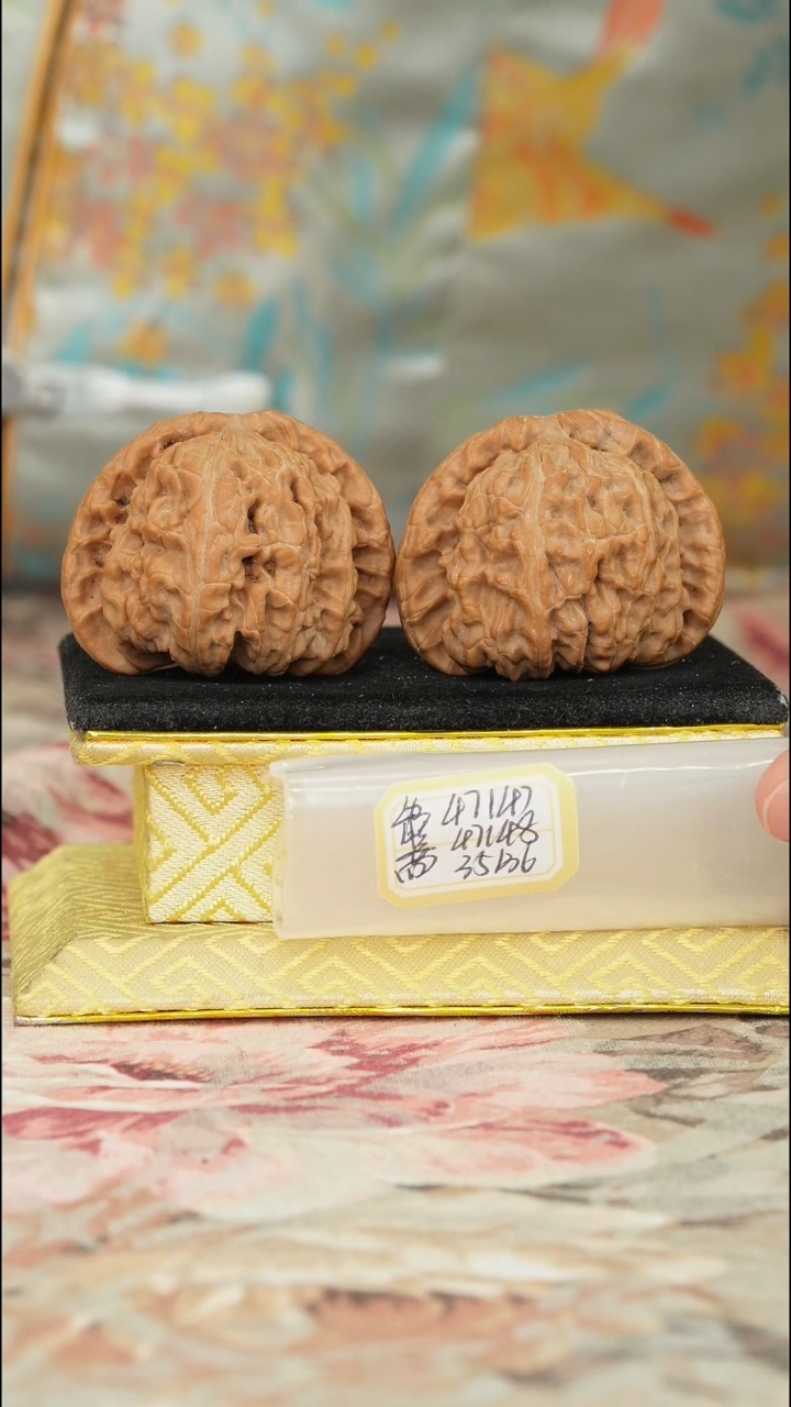 【闪购商品】文玩核桃把件白狮子