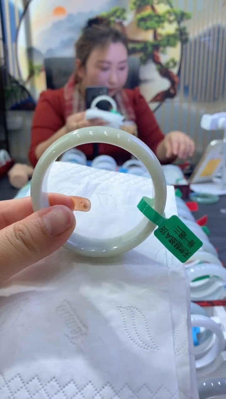 【闪购商品】翡翠手镯未镶嵌多人02550