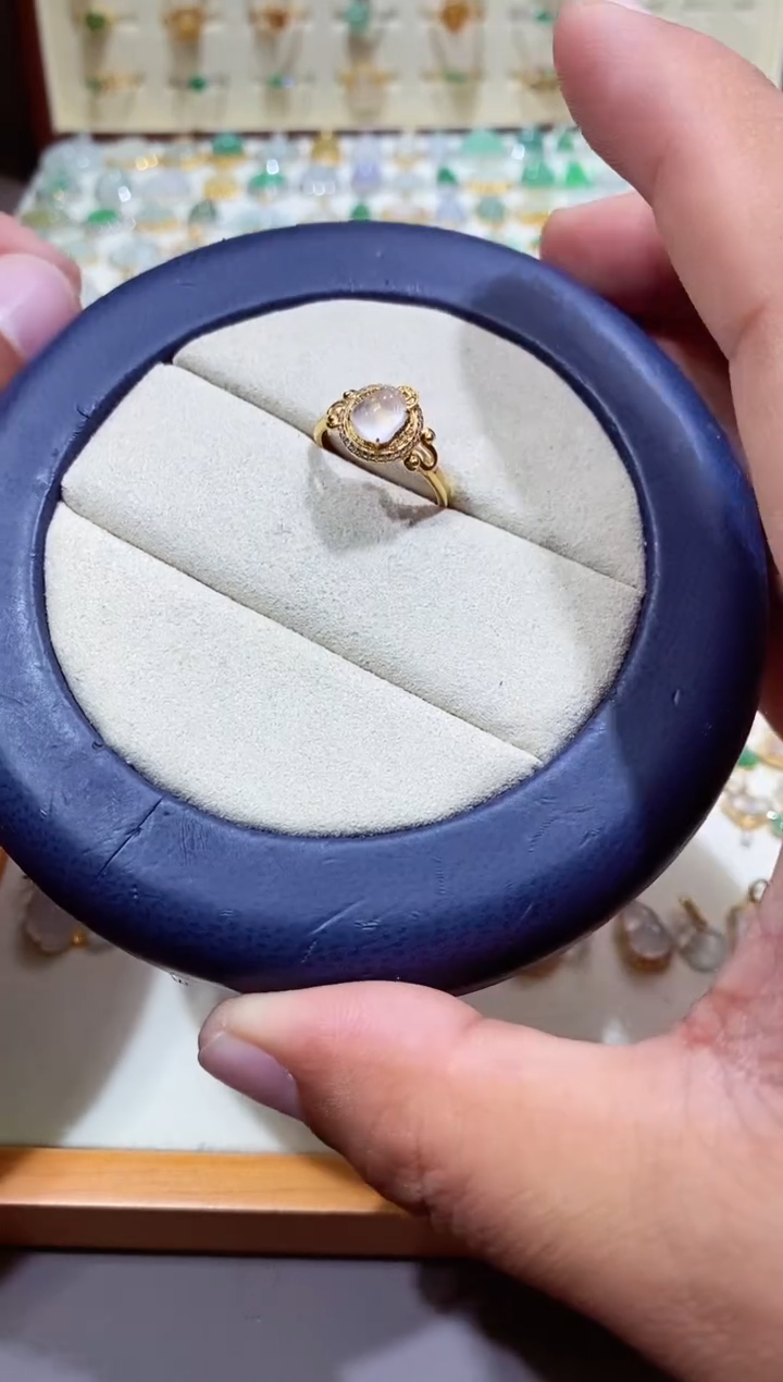 颈饰18K金镶嵌翡翠A***A111111