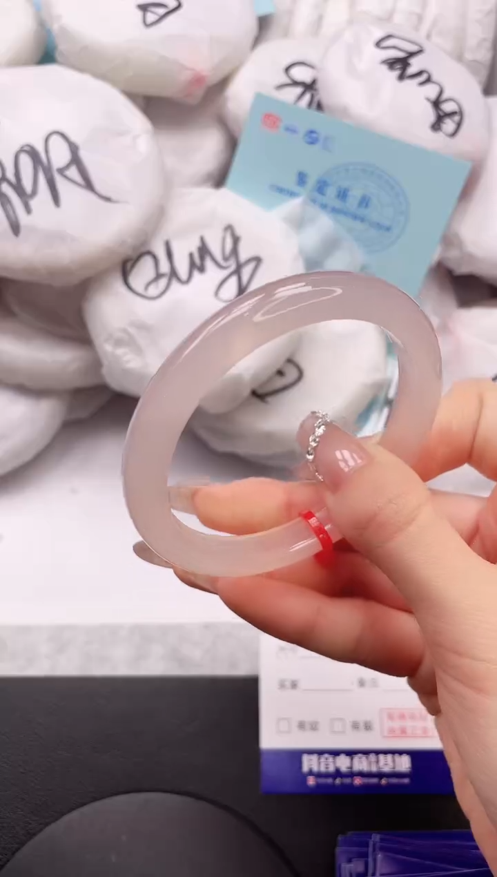 【闪购商品】石英质玉手镯未镶嵌25K135-56