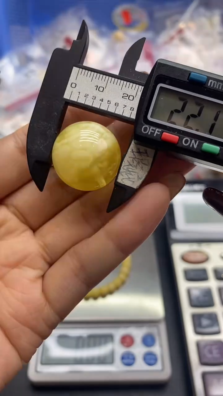 琥珀未镶嵌珠宝奇石650