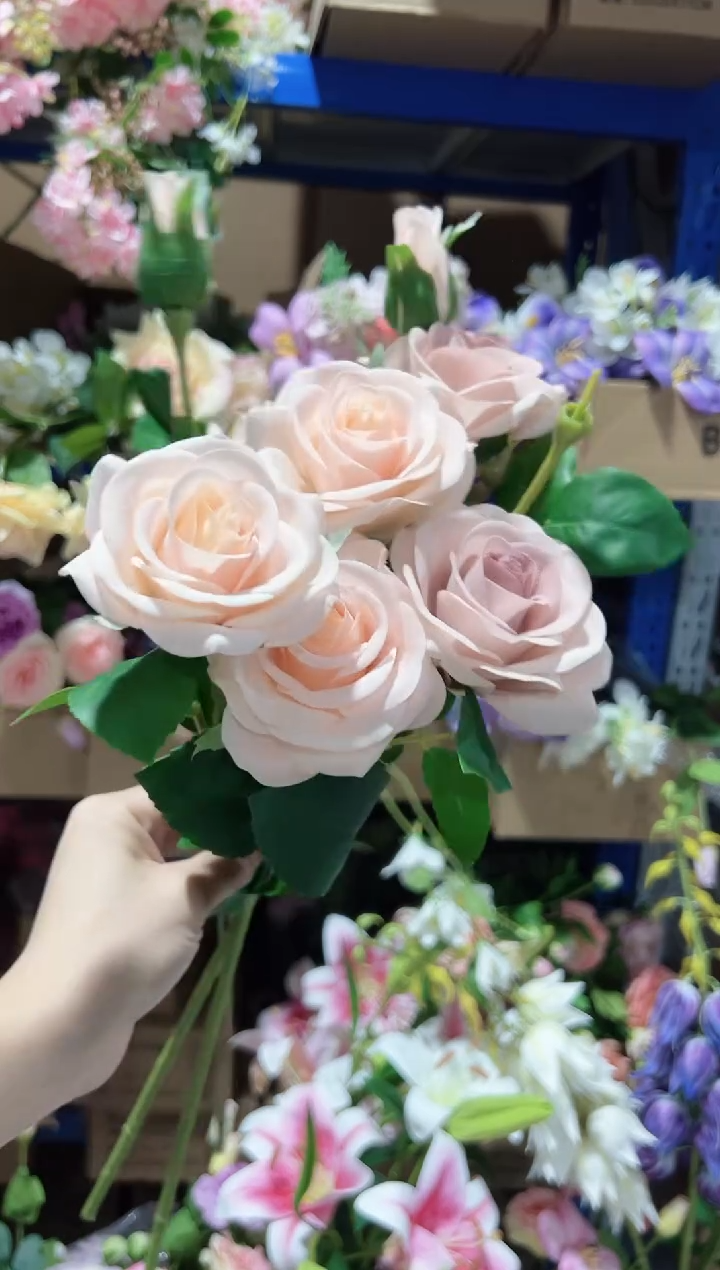 2枝香槟1枝卡布是玫瑰（少个花头）