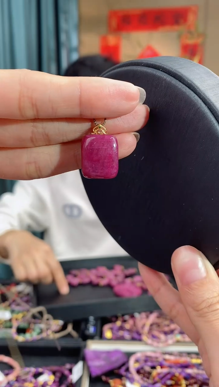 【闪购商品】红宝石吊坠(不含链)18K金镶嵌128多样性发其一