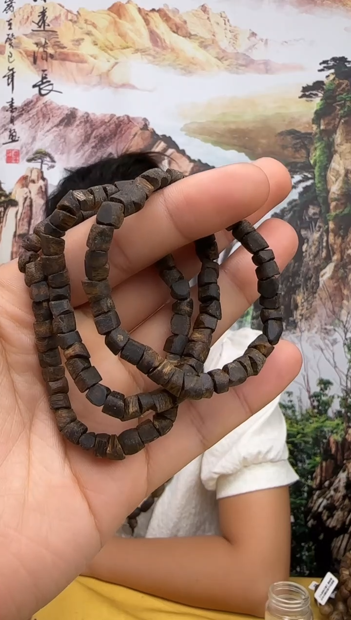 沉香沉香碎屑S6/7沉水白奇沉香卡6/7不规整随型碎银多样性发一