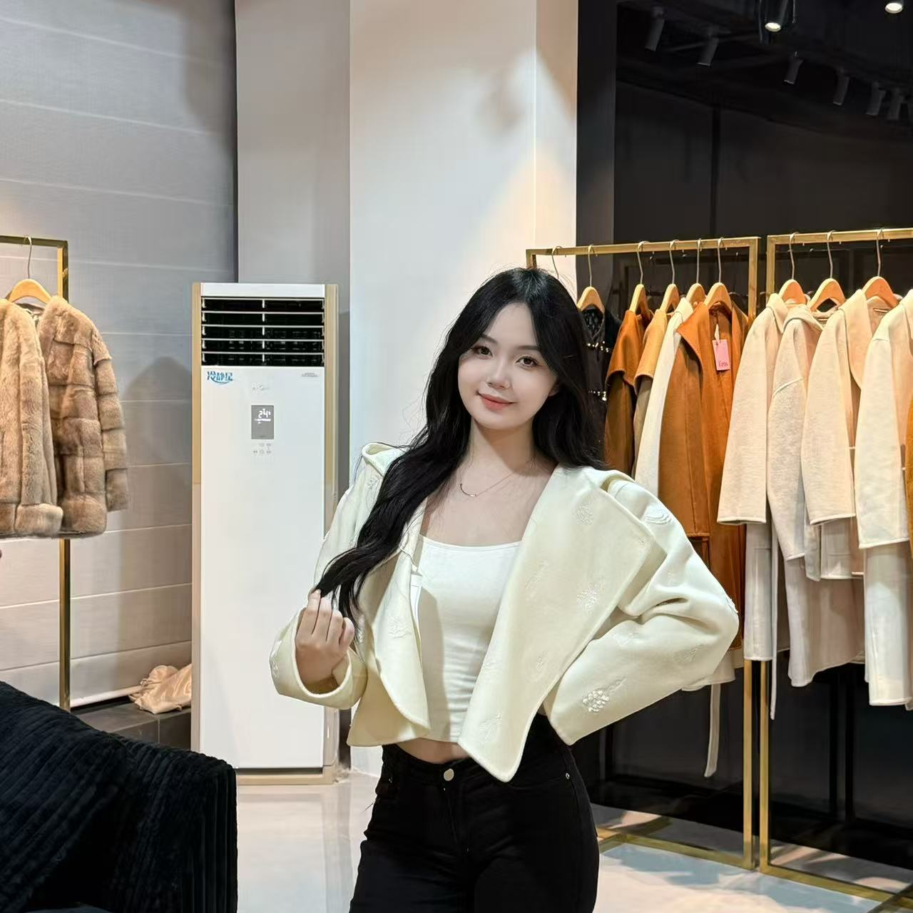 薄款单扣开襟女长袖短款羊绒短外套小香风设计师羊绒开衫