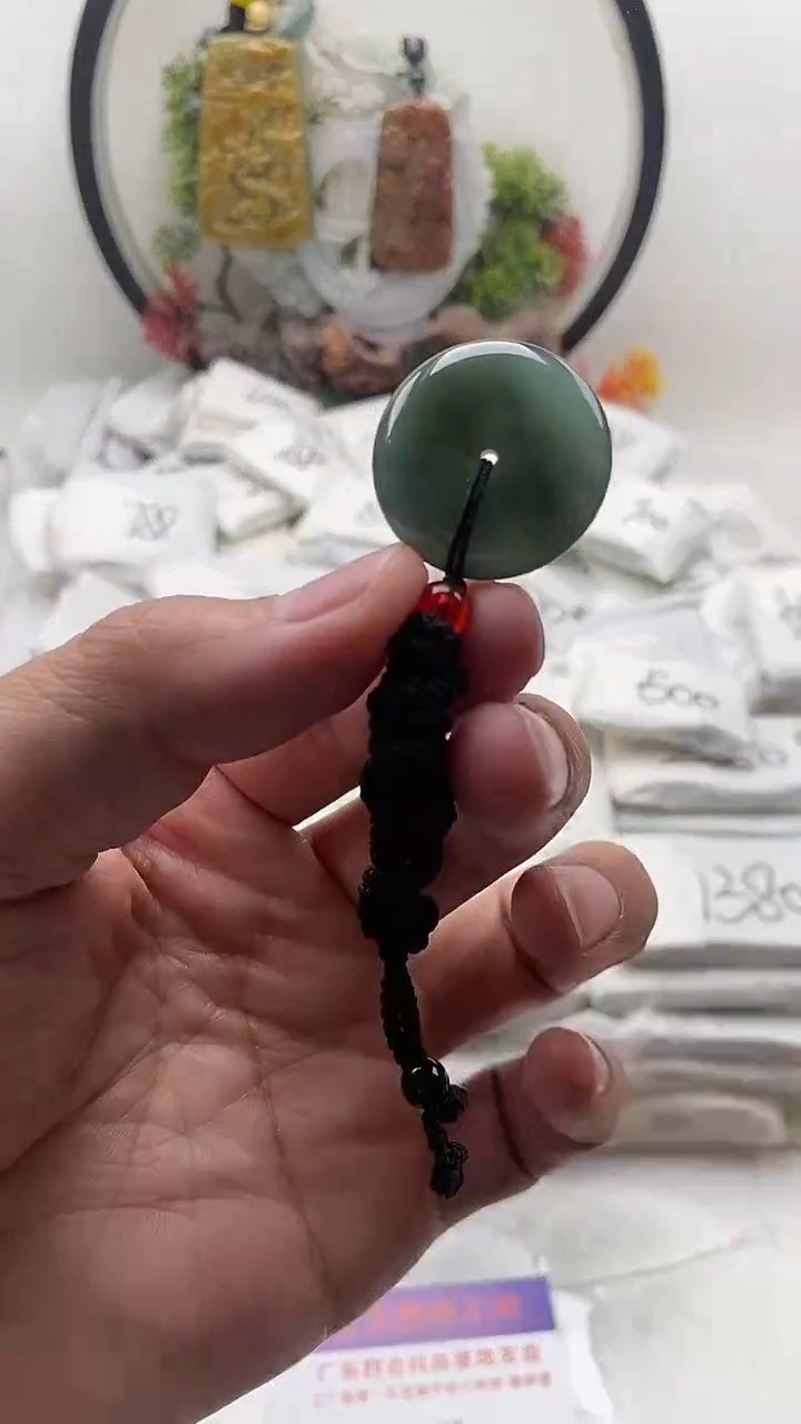 颈饰未镶嵌翡翠扣子