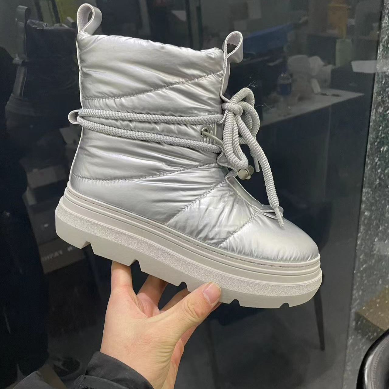 011 厚底防水雪地靴女靴子银色加绒冬季保暖棉鞋新款