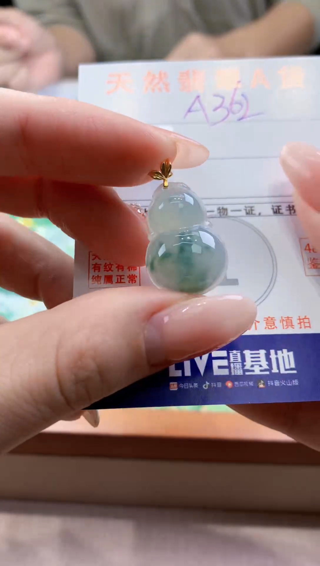 颈饰18K金镶嵌翡翠天然缅甸a货翡翠