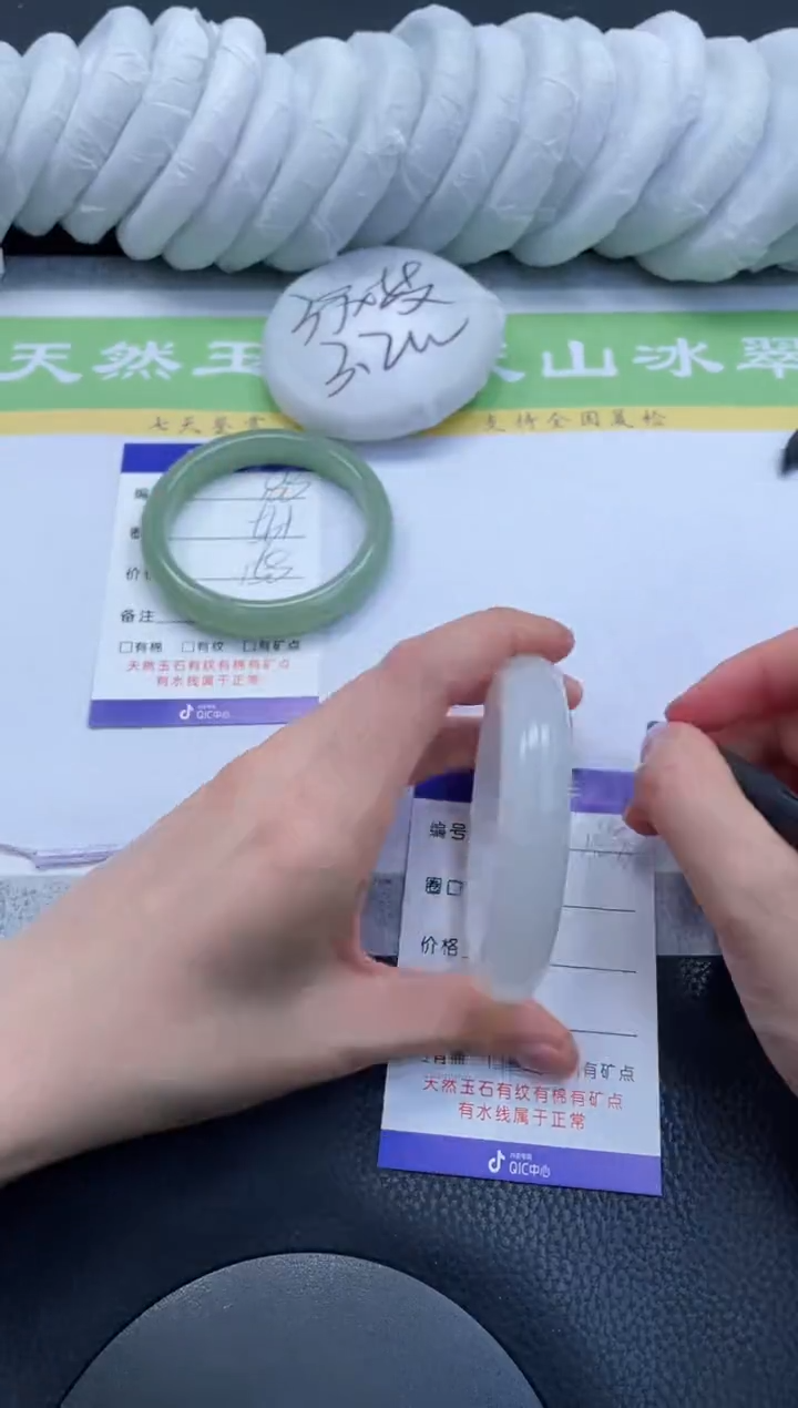 【闪购商品】石英质玉手镯未镶嵌A189-56+