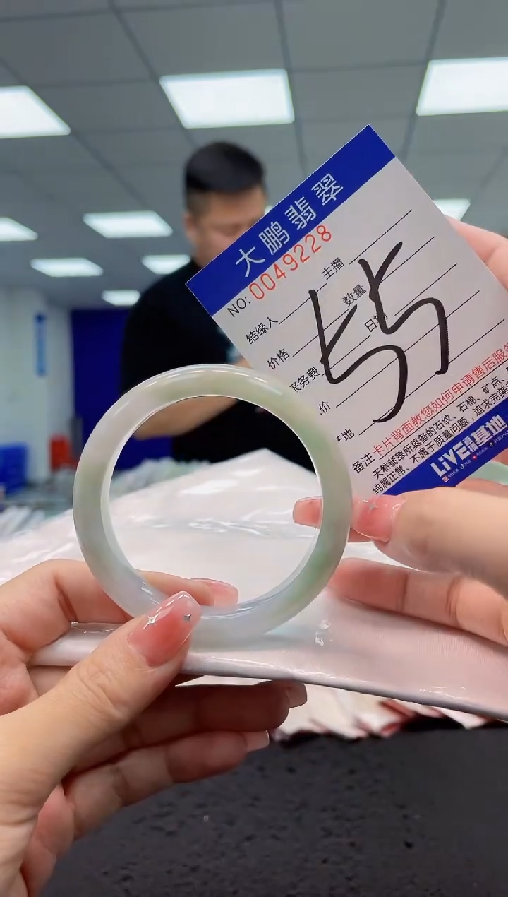 【闪购商品】翡翠手镯未镶嵌AAAAAAAAAA