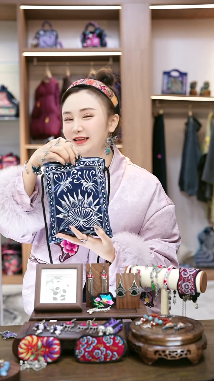 织绣L17黔东南苗族刺绣