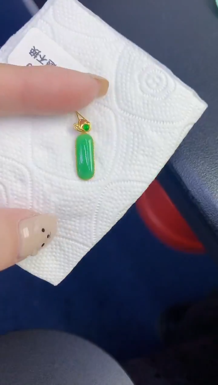 颈饰18K金镶嵌翡翠缅甸天然翡翠A货