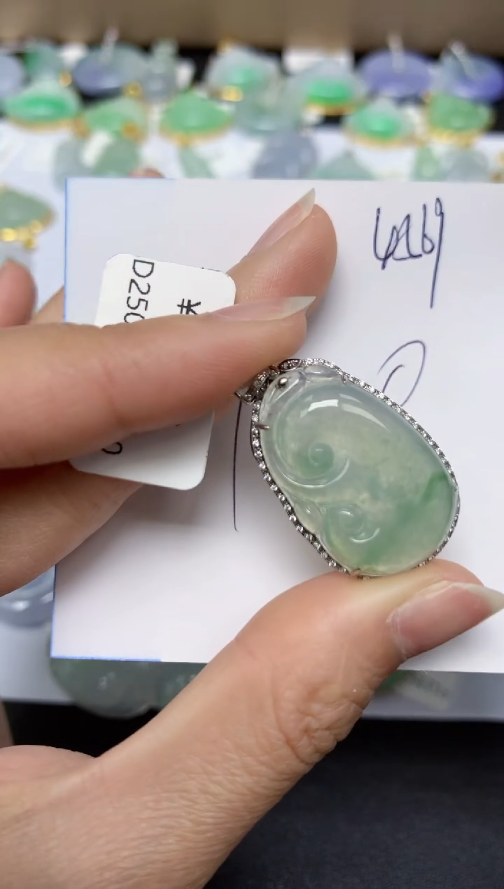 【闪购商品】翡翠18K金镶嵌颈饰 天然翡翠A货