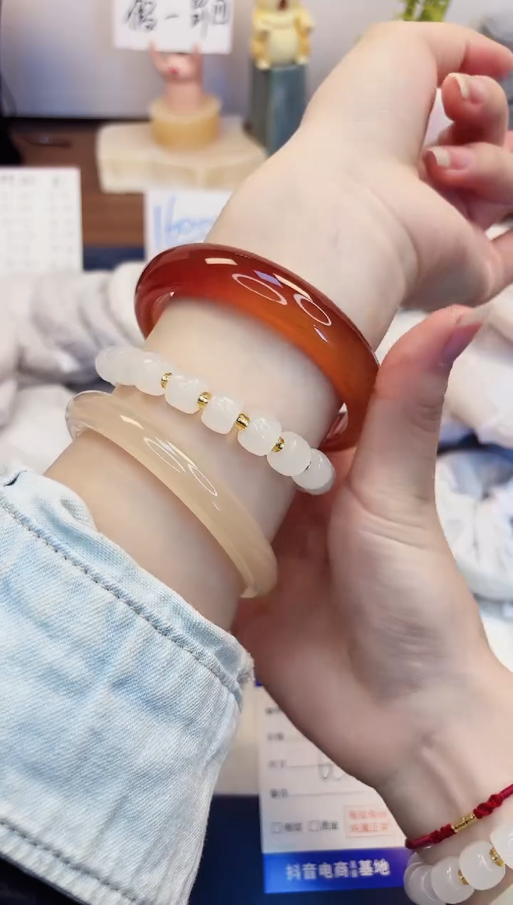 【闪购商品】石英质玉手镯未镶嵌360-玛瑙-圈口65