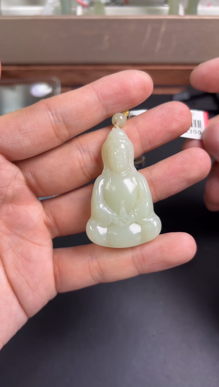 【闪购商品】和田玉吊坠(赠链)未镶嵌且末微色差迪克兰吊坠