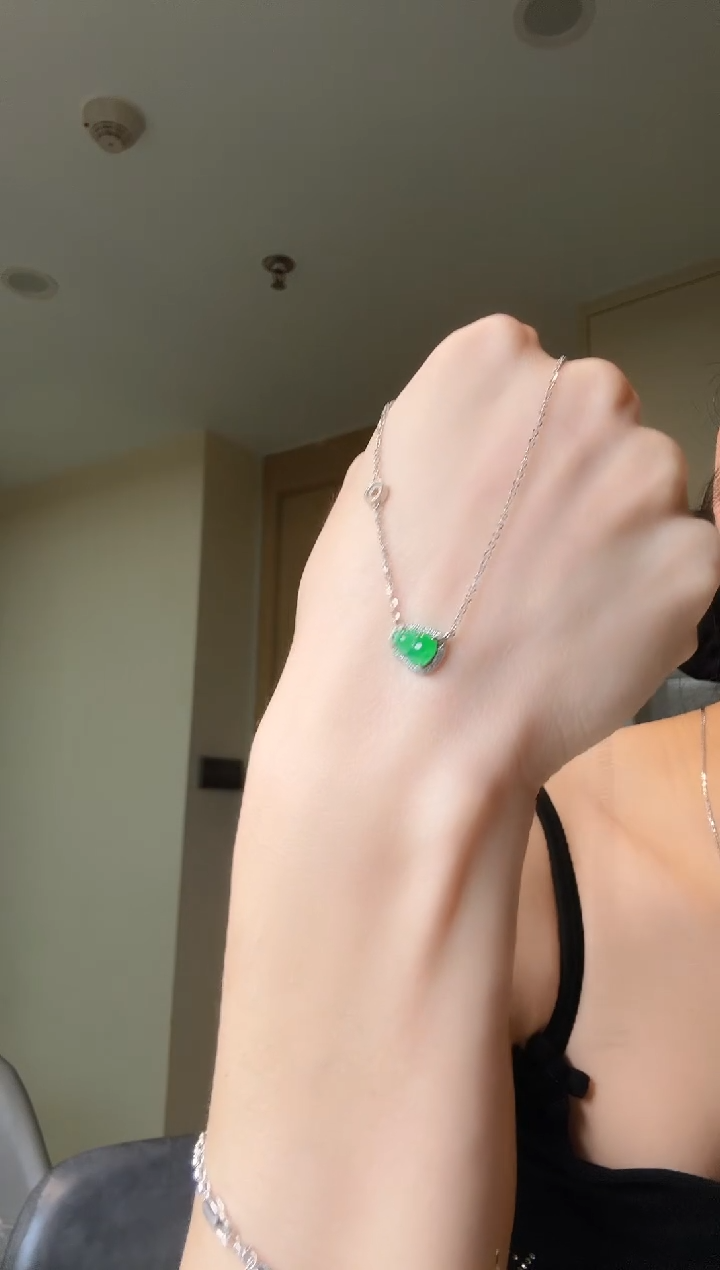 翡翠银S925镶嵌套链天然翡翠吊坠