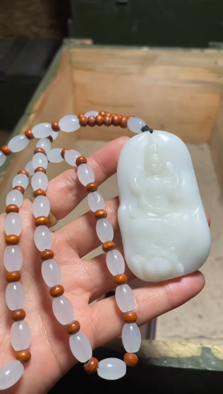 【闪购商品】白观音带链子1件