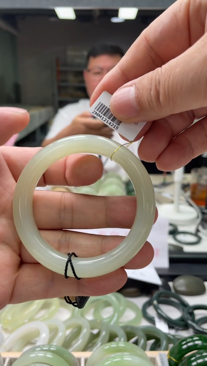 【闪购商品】和田玉手镯未镶嵌编码4215 圈口56-57