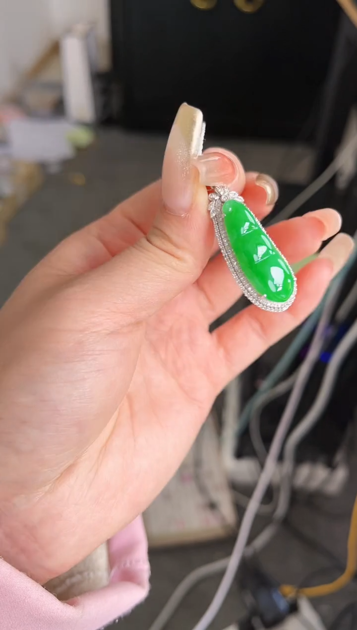 【闪购商品】翡翠颈饰18K金镶嵌吊坠