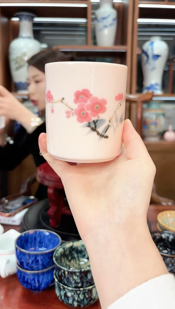 A44景德镇红稀稀翠竹红梅直口杯