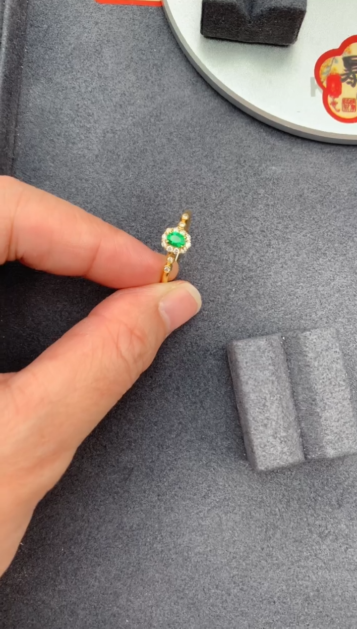 【闪购商品】祖母绿戒指18K金镶嵌14分祖母绿戒指