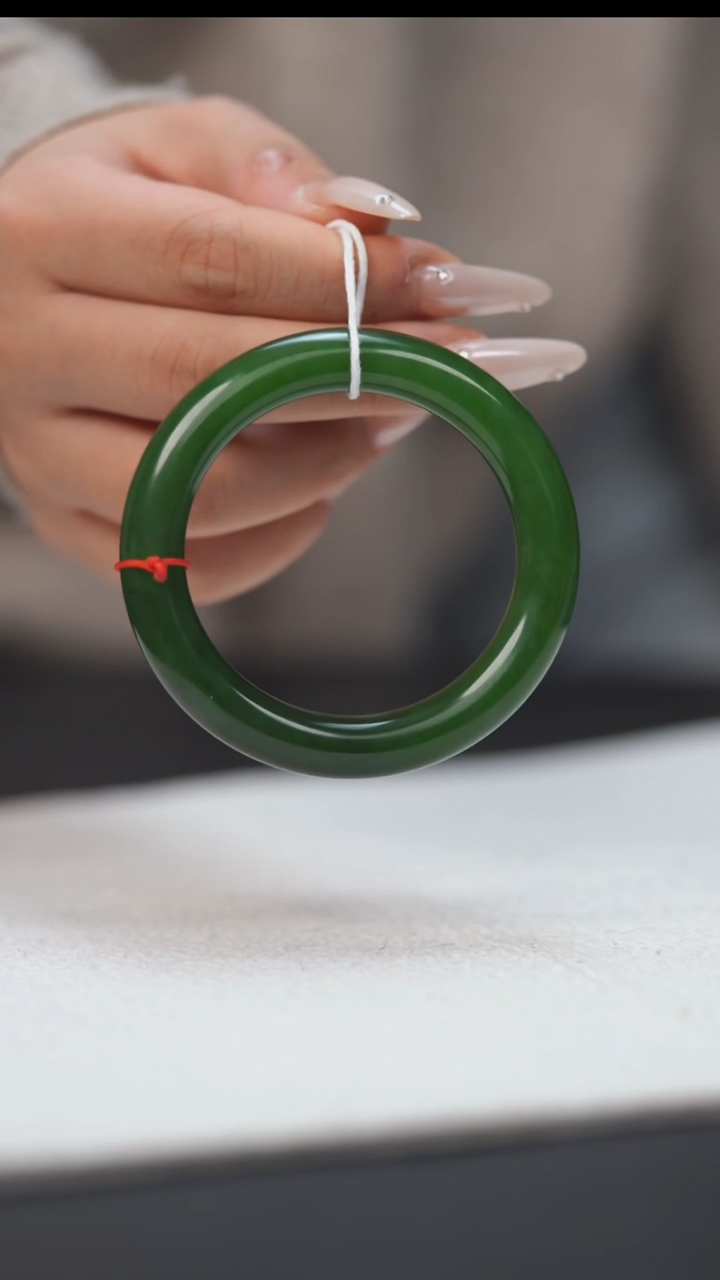 未镶嵌手镯和田玉辣阳绿 圈口54 HA00780