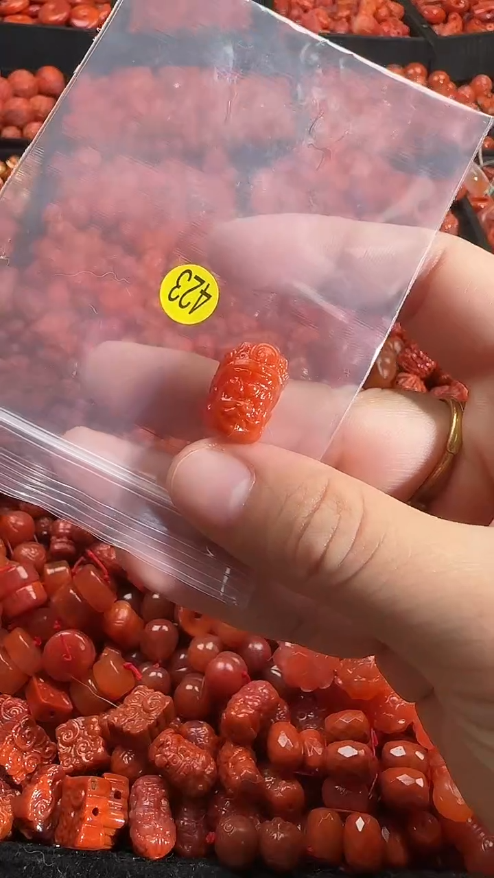 颈饰未镶嵌南红玛瑙1