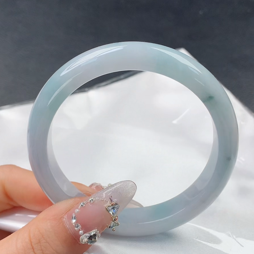 【精典翡翠精选】抖音基地发货 天然A货翡翠手镯正圈蓝底飘花