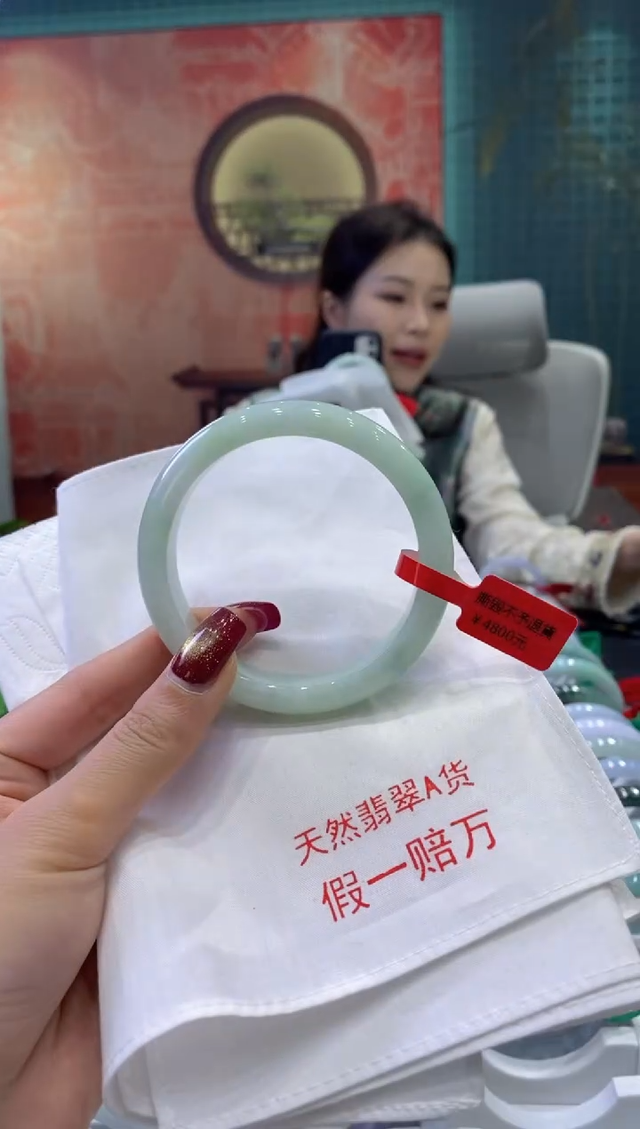 【闪购商品】翡翠手镯未镶嵌多人08994