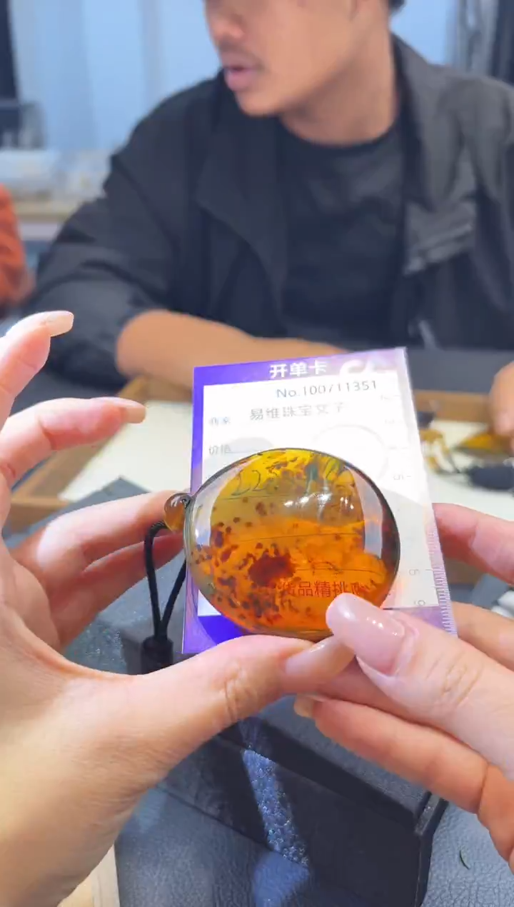 琥珀颈饰未镶嵌100711351随机仅发一件