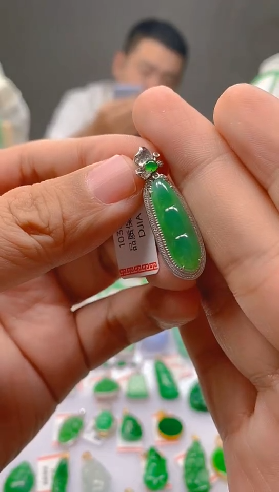 【闪购商品】翡翠颈饰18K金镶嵌新号开播，全场乱卖